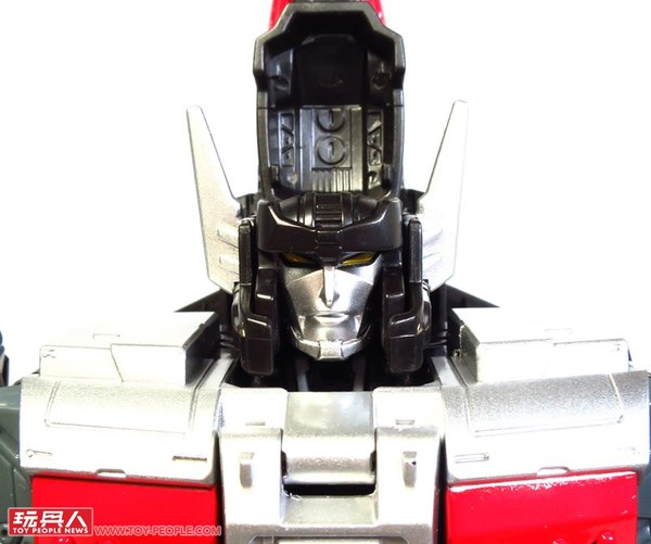 Titans Return Sky Shadow, Brawn And Roadburn Detailed In Hand Photos 55 (55 of 66)